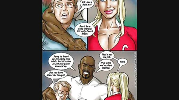 En stor svart kuk tränger igenom en het blond tik i videon