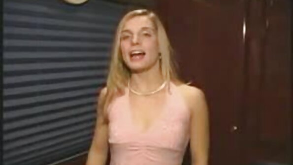 Efter en olycka slampig tonåring älskar med främling i duschen