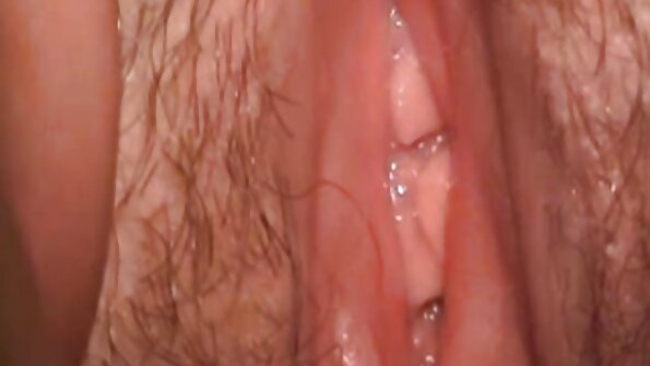 En het blondin gör ett slag och hon rider också en stor hård kuk