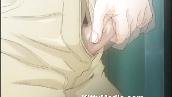 En sexig amatör som älskar att suga kuk får hennes fitta rammad