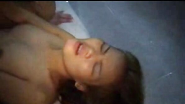 En smal brud förväntar sig en ansiktsbehandling och hon blir inte besviken