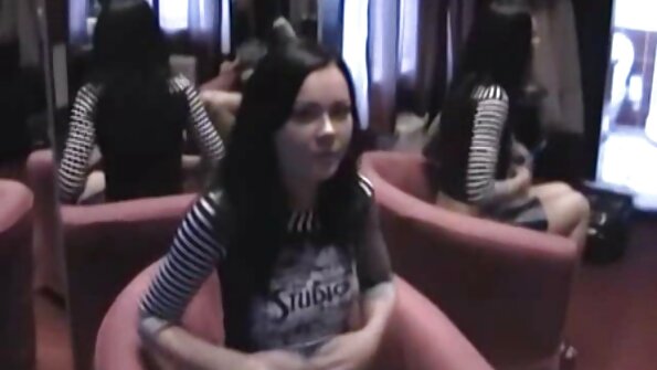 En smal slampa är i skolan och hon blir knullad hårt