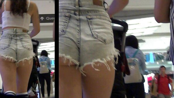 En tik som har rött hår och naturliga bröst suger en stor kuk