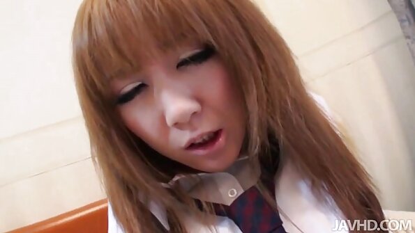 En tik med en fin byte blir knullad av sin svarta partner