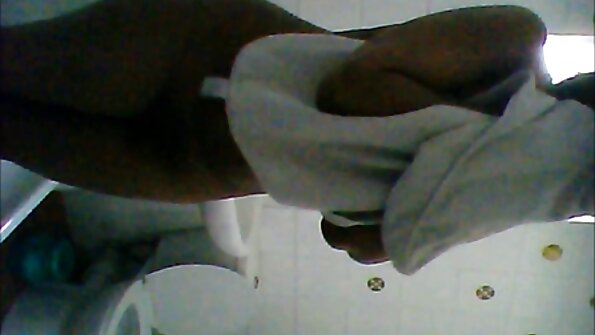 Bedårande brasiliansk honung med en mördande kropp spikas av en dubb