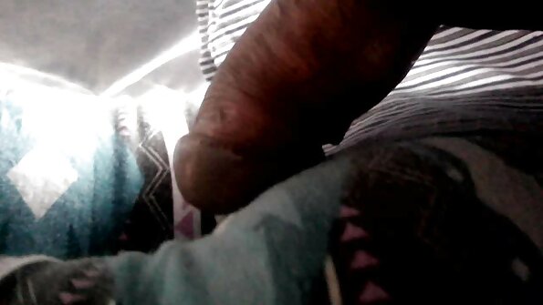 En nympho drar sitt röda hår medan hon blir rammad