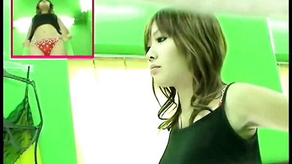 Blondin med stora tuttar blir rammad ovanpå disken