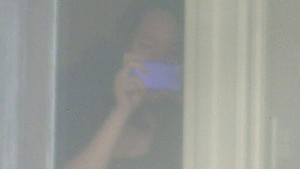 En blondin med en sexig rund röv knullas hårt i bilen