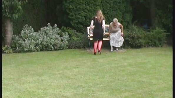 Blond tjej blir lagd och ger honom en rimjob