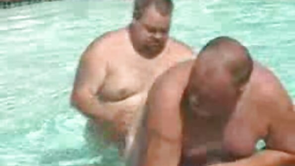 Bootylicious brunett babe blir körd i skiten