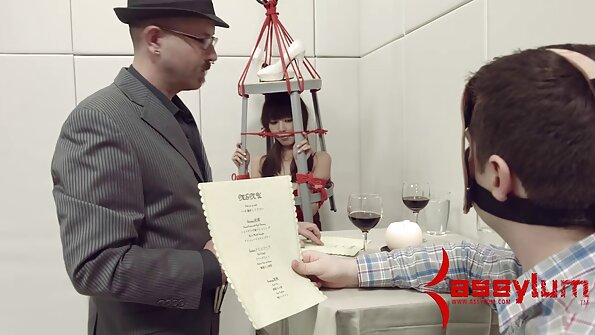 Amatörblond älskling är redo att åka på en fantastisk hackspelare just nu