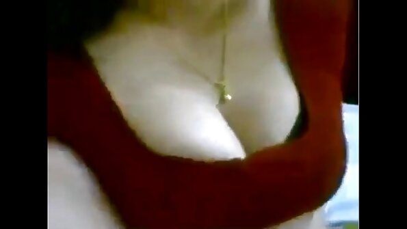 Babe är rodnad orsak till fitta-spikning slutar med orgasm