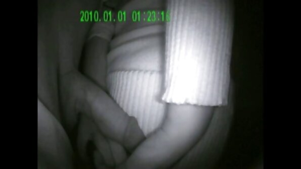 En stor rumpa honung som älskar analinsättning gör konstiga saker