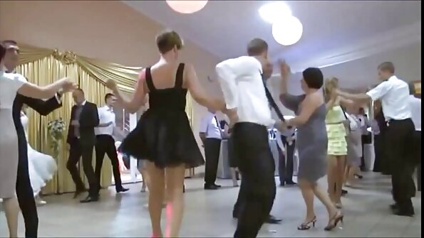 En tik som tycker om att knulla med sexleksaker skakar henne hårt