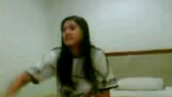 Ett par ligger på sängen och de två har det fantastiskt