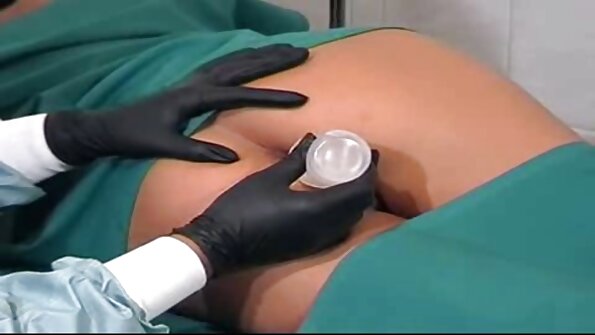 Bedårande ponstjärna som åker en riktig kuk hemma