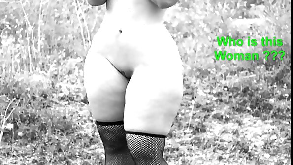 En milf som älskar unga män får sin våta fitta trängd in i sängen