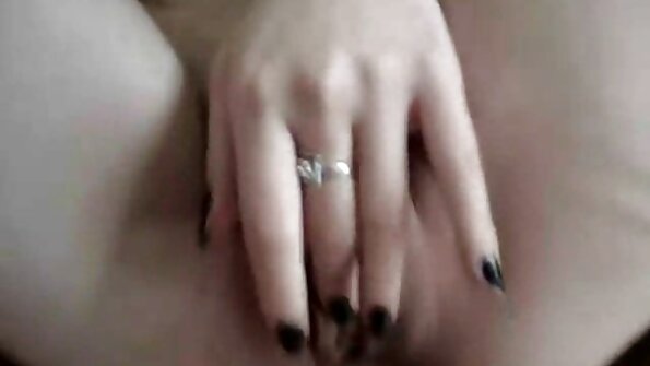 Skäggig kompis med muskulös kropp knullar sin väns bystiga fru