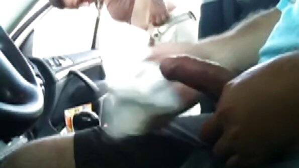 Blondin får cum i ansiktet och hon sväljer allt