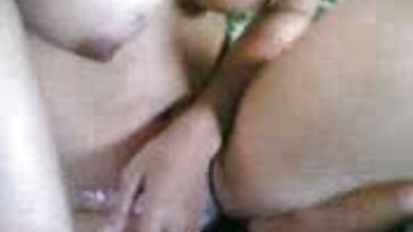 En svart snubbe skjuter sin kuk till en sexig blondin med en het fitta