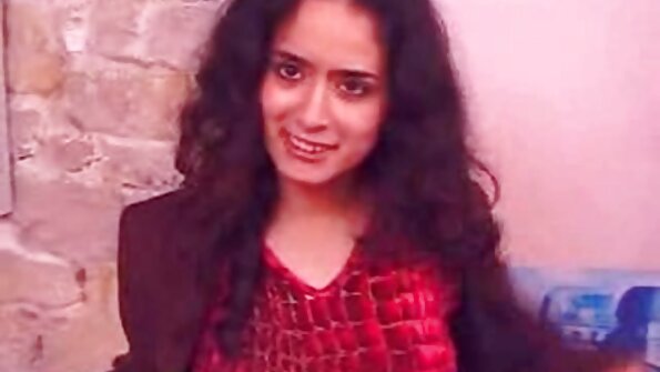 En tjej som inte kan få tillräckligt med kuk är i ett gangbang, blir knullad