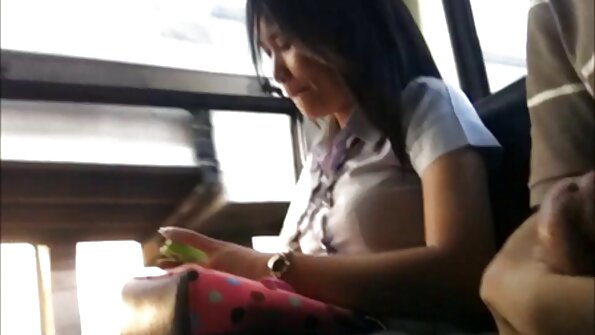 En het brunett med stora saftiga tuttar knullas hårt