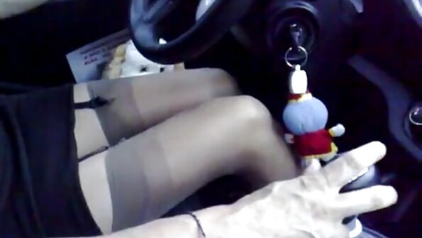 Bystig porrgudinna spikad av hängd älskare i alla slags poser