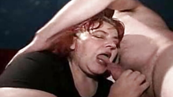 En bystig tik älskar att få sina heta tuttar körd av en stor kuk