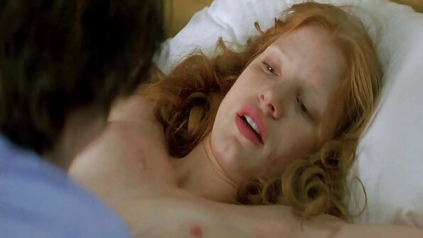 En latina med en sexig röv blir slickad av sin stora älskare