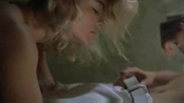 Skönhet får en varvdans och suger på den där stora stripparkukan