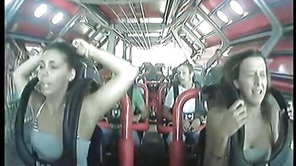 Modig brud knullad i rakad fitta av extremt hård kuk