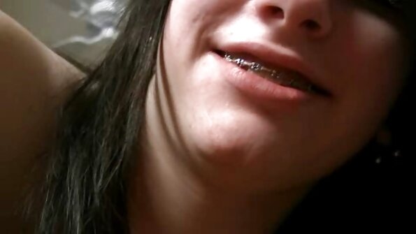 Affärskvinnans assistent tillfredsställer fitta med hennes fästmans kuk