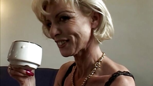 Buxom blond mamma kan vara flexibel för stor kuksex