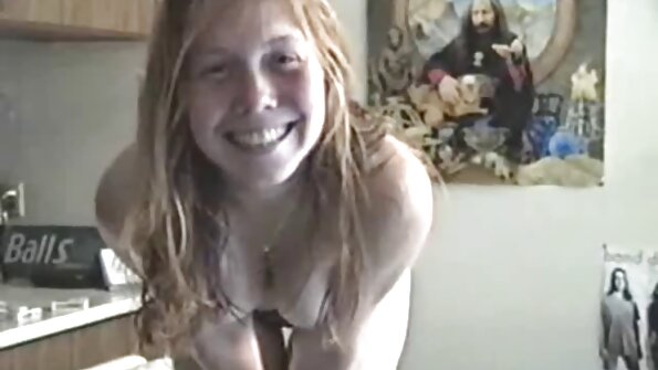 En stor rumpa bimbo penetreras och hennes röv får bra slag