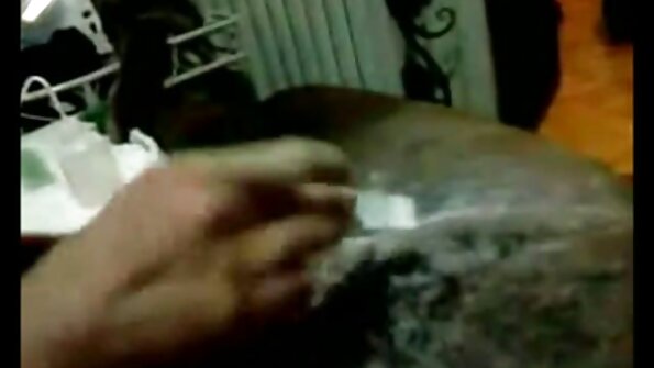 En stor rövblondin med tatueringar får en kuk i sin våta fitta