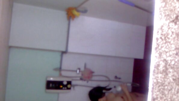 En rödhårig som älskar kuk får ett stort skaft i munnen