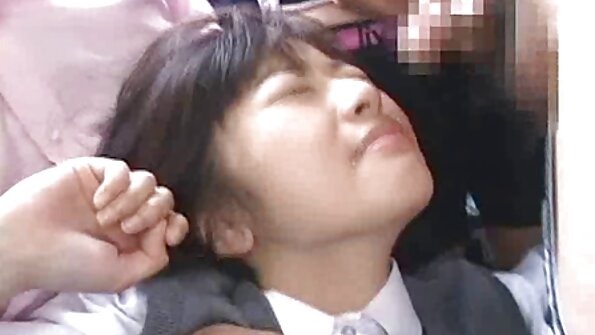 Blond MILF istället för träning analyseras av svart tränare