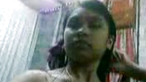 Blond tramp ger honom sitt röv för het sex