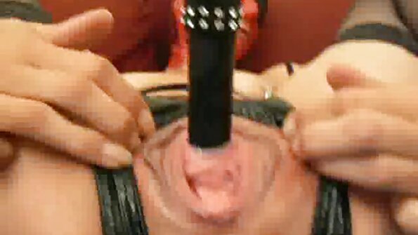 Bystiga blonda puma är throated och titfucked