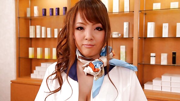 Bystiga tonåringen Karma Rx erbjuder jävla till killen om han är redo att betala