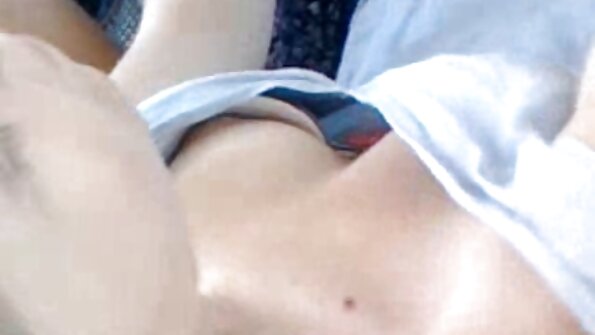 En storknäppt minx finns på plattorna och hon tar emot en stor kuk