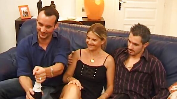 En svart kille med en stor hård kuk jävlar en het latinsk brunett