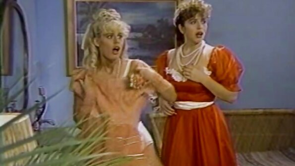 En het blondin med några ansenliga tuttar håller på att knulla riktigt bra