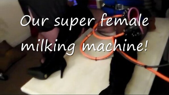 Amatör blåser och knullar slumpmässiga killar i ett badrum