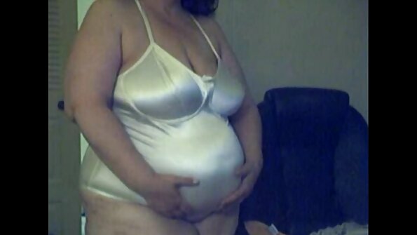 Förbluffande lesbiska njuter av sex på massagebordet