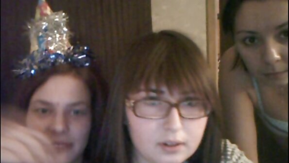 Pojke firar att komma in på college genom att borra ganska GF