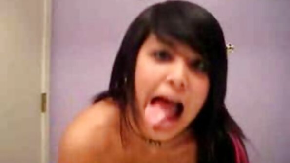 Brunett latina milf blir knullad hårt och sprutar