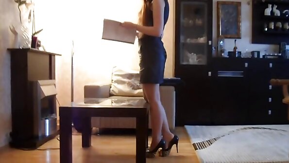 Begrava din boner i fitta för denna söta unga brunett