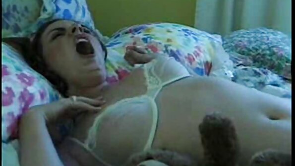 Ett par ligger i sovrummet och de lurar tillsammans