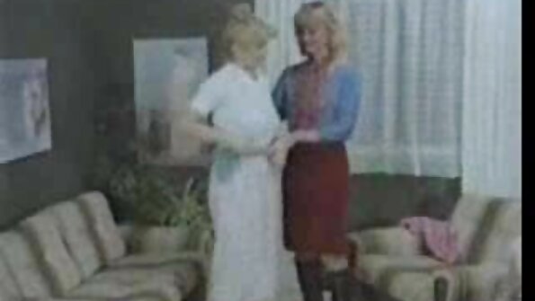 Adria Rae ser underbar ut medan hakkan dunkar i hennes fitta och i munnen